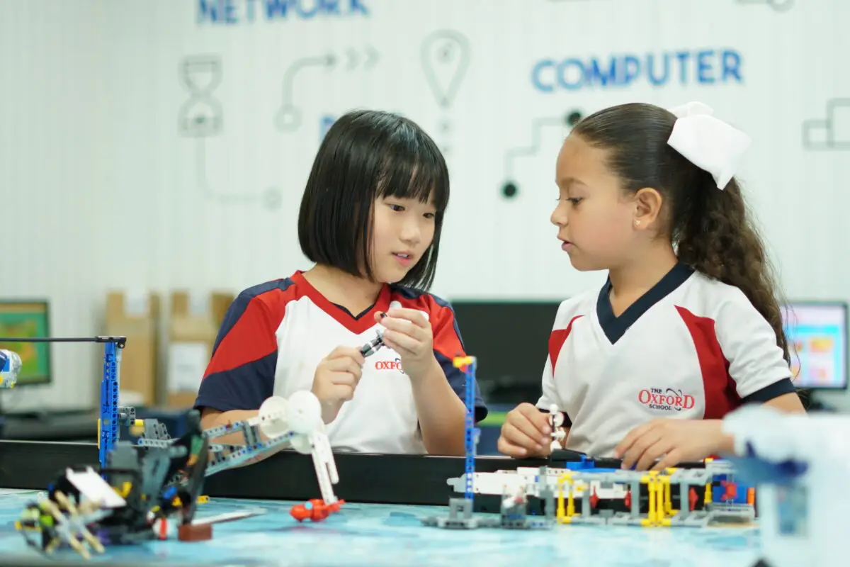 Two Las Quintas pupils building with robotics kits