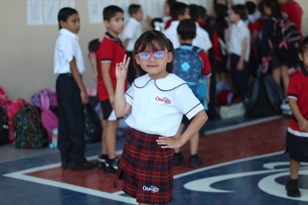 A Las Quintas pupil in uniform