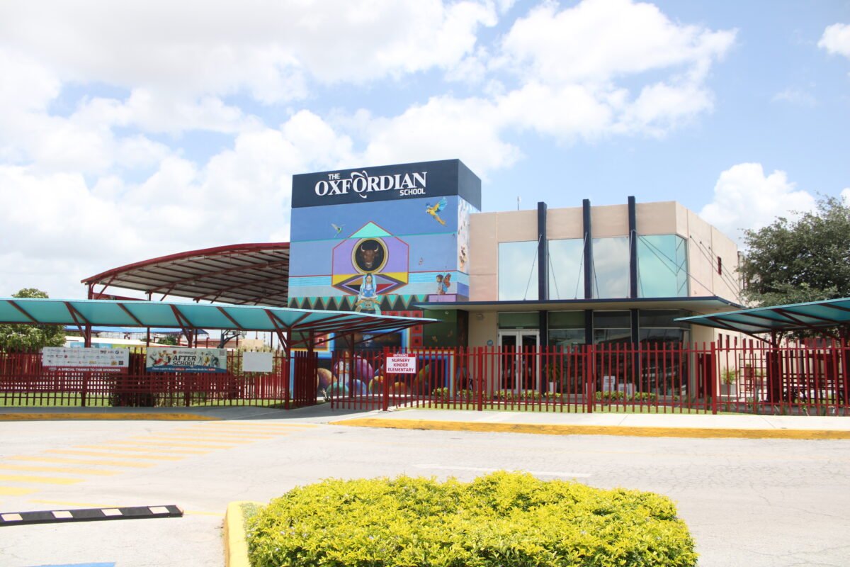 The Las Quintas campus entrance